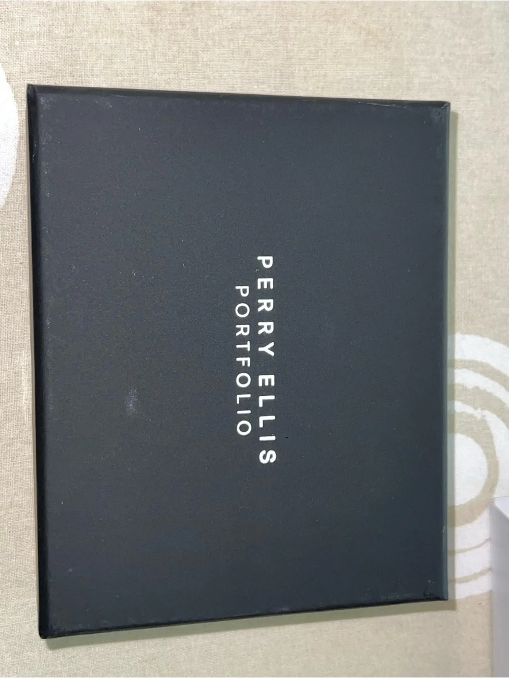 Perry Ellis Portfolio Men's Magnetic Leather Card Case